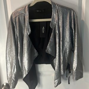 ARK & CO - SIZE L - NWT - SILVER SEQUINS WITH BLACK LINING